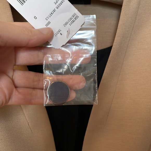 Camel / taupe blazer from Forever21 // NEW with tags - Picture 5 of 6